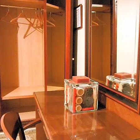 Avenida Hotel *