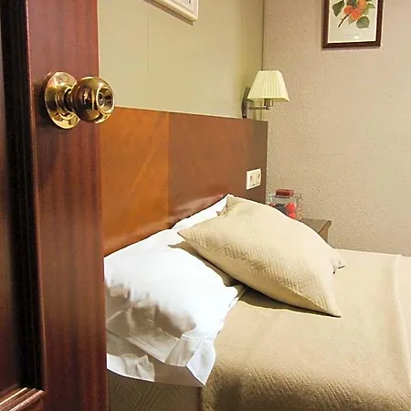 Avenida Ξενοδοχείο Requena